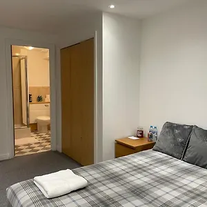 Apartment The Shore Tower Place, Edinburgh