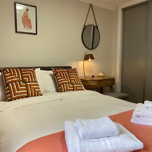Apartment Private Main Door Lovely 2 Bedroom, Edinburgh