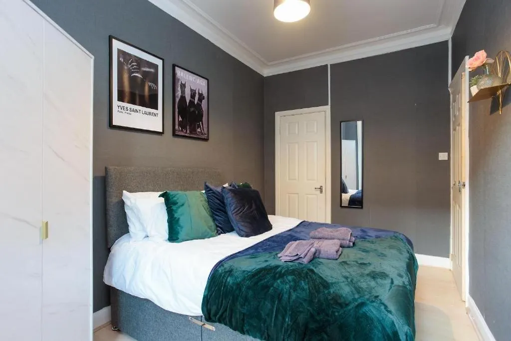 Beautiful Boutique Edinburgh Abode - Sleeps 4 Apartment