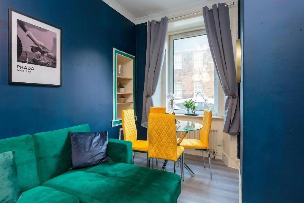 Beautiful Boutique Edinburgh Abode - Sleeps 4 Apartment